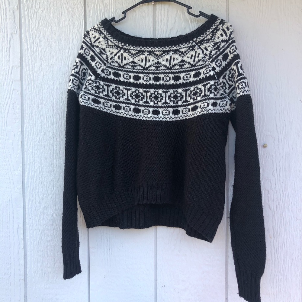 Cozy black and white sweater | American Eagle